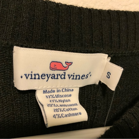 Vineyard Vines Women’s Black Split Back Boatneck Sweater Size Small New - Picture 2 of 5